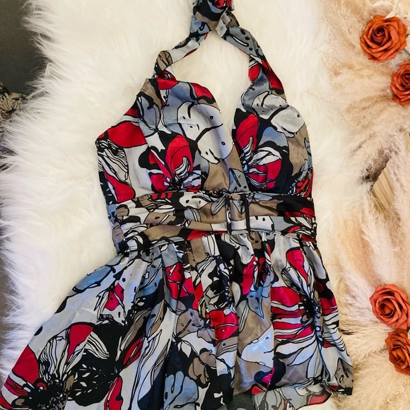 Size small BCBG MAXAZRIA women’s halter top - Picture 6 of 6